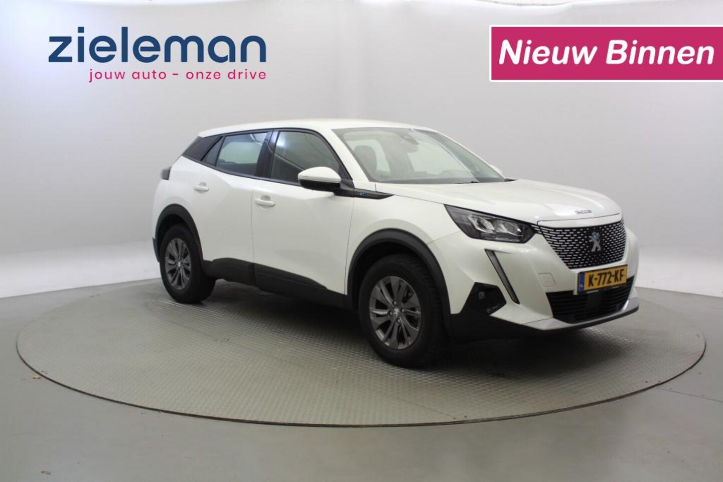 Peugeot e-2008 - EV Active Pack 50 kWh - Carplay, SOH 90% - AutoWereld.nl