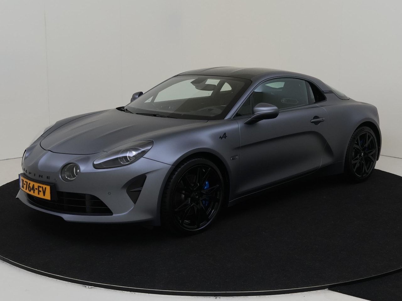 Alpine A110 - 1.8 Turbo GT 300PK | Carbon Roof | Gris Tonnerre MAT | Atelier Alpine | Camera | Leer | St - AutoWereld.nl