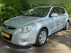 Hyundai i30 - 1.6i Dynamic AUTOMAAT NAP AIRCO ERG MOOIE AUTO