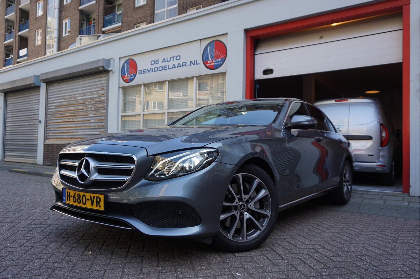 Mercedes-Benz E-klasse - 350 Premium Plus Exclusive Night | Sfeerverlichting | Panoramadak | Stoelen met MEMORY/ VE - AutoWereld.nl