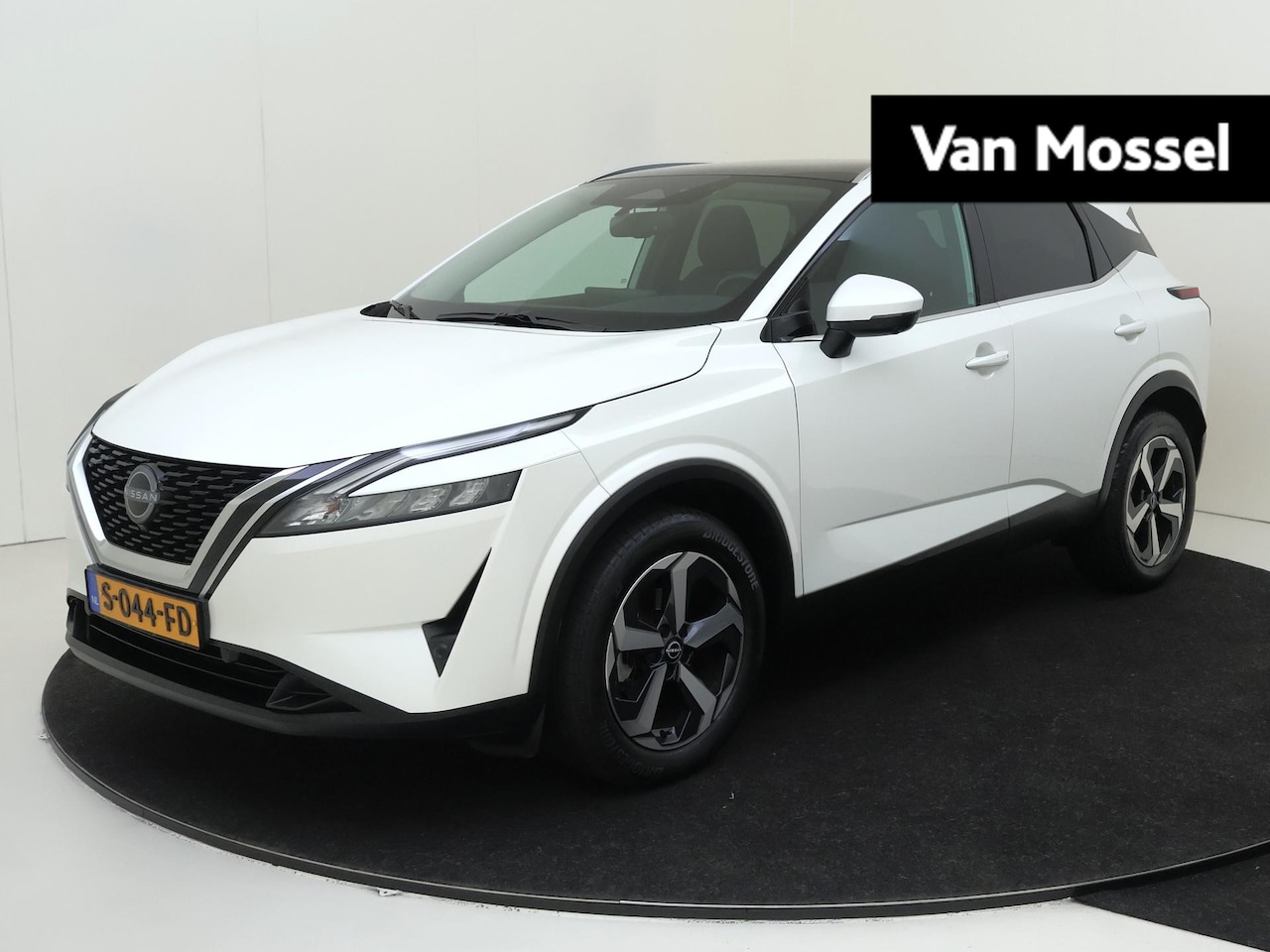 Nissan Qashqai - 1.3 MHEV Xtronic N-Connecta | Panoramadak | Camera's rondom - AutoWereld.nl
