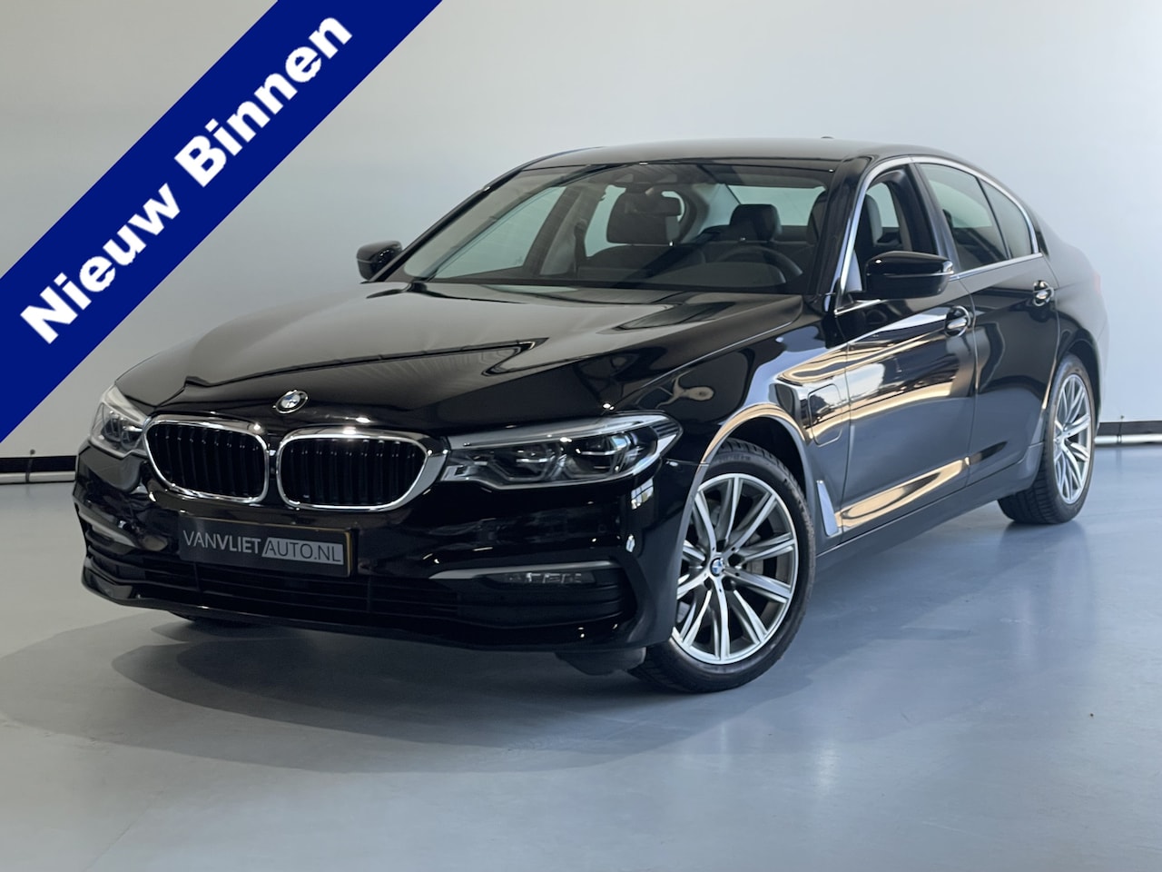 BMW 5-serie - 530e iPerformance eDrive Edition Leder / Navi / Camera - AutoWereld.nl