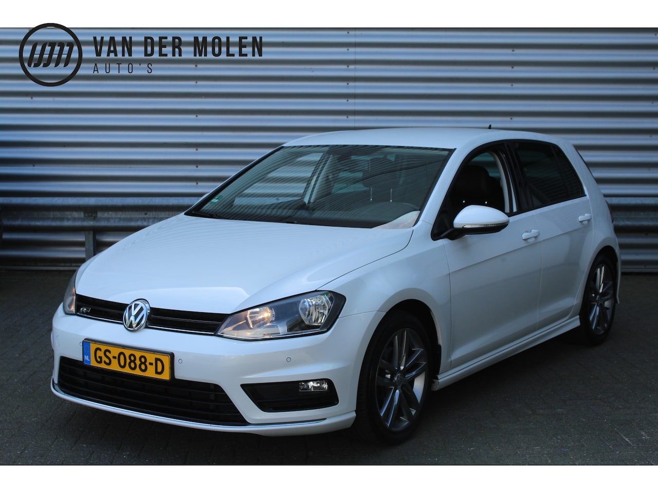 Volkswagen Golf - 1.4 TSI 126pk Business Edition R-Line NL-Auto NAP Clima Cruise Navi Camera 17"LMV Trekhaak - AutoWereld.nl