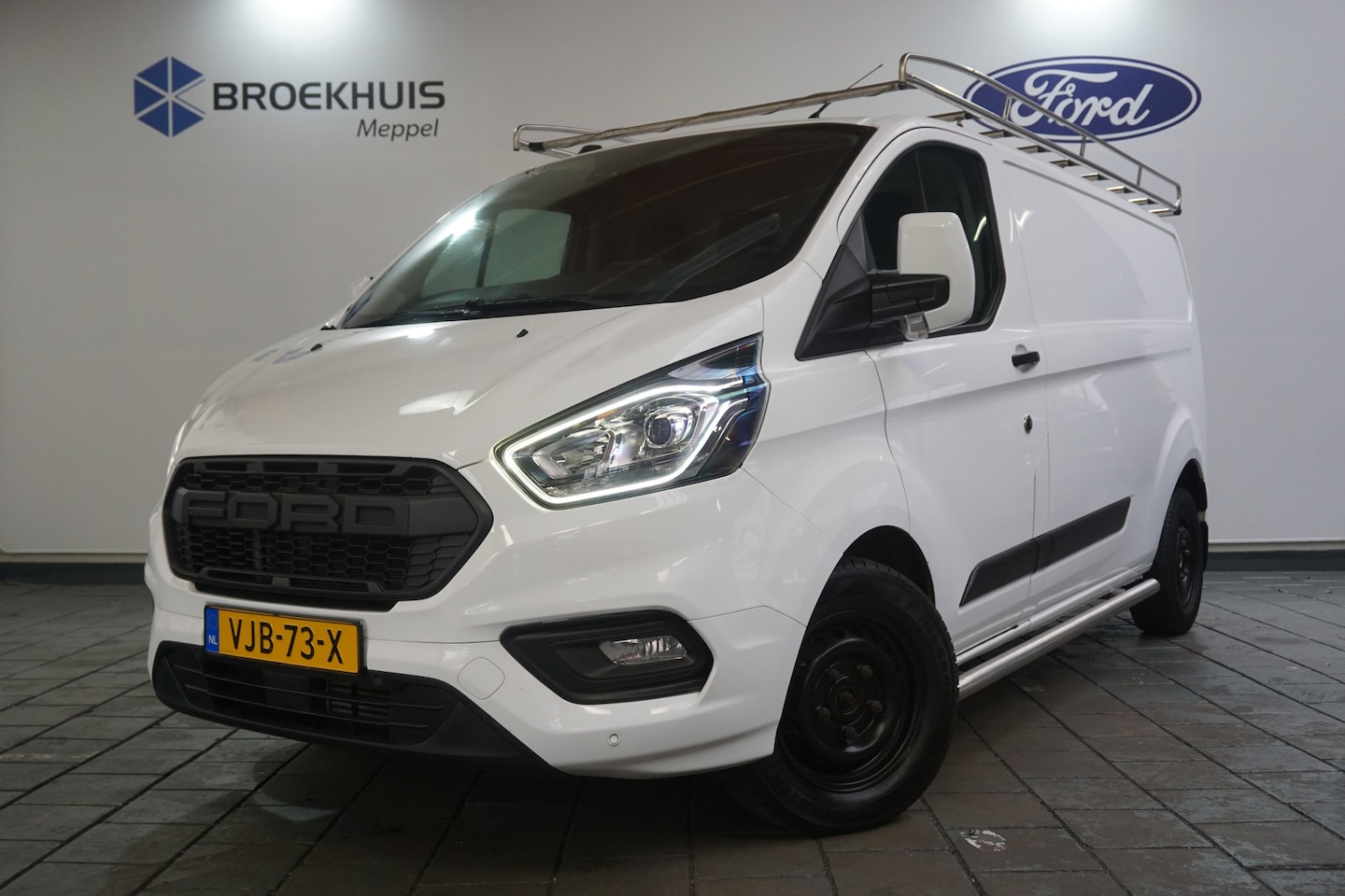 Ford Transit Custom - Ford 300 2.0 TDCI L2H1 Trend | Achteruitrijcamera | Achteruitrijcamera | Airco - AutoWereld.nl