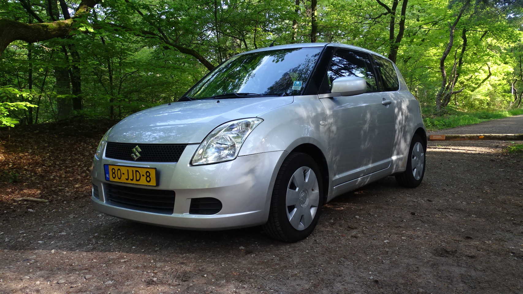Suzuki Swift - 1.3 Cool Suzuki Swift 2006 Grijs ZEER NETTE AUTO!! Airco APK Inruil bespreekbaar - AutoWereld.nl