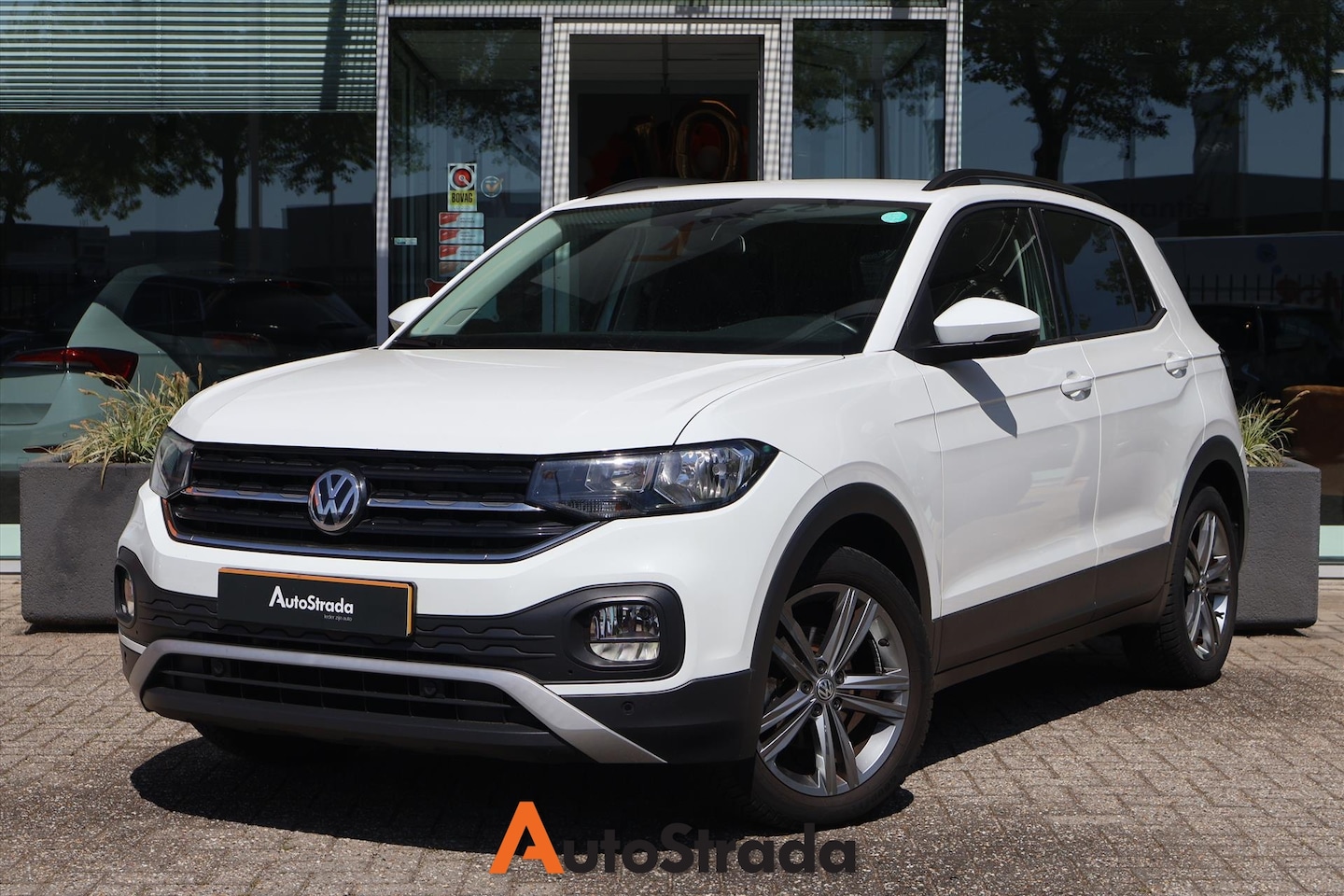 Volkswagen T-Cross - 1.0 Life TSI 115pk | Adaptive | Airco | Navi | Carplay | DAB | Dodehoek | Sensoren - AutoWereld.nl