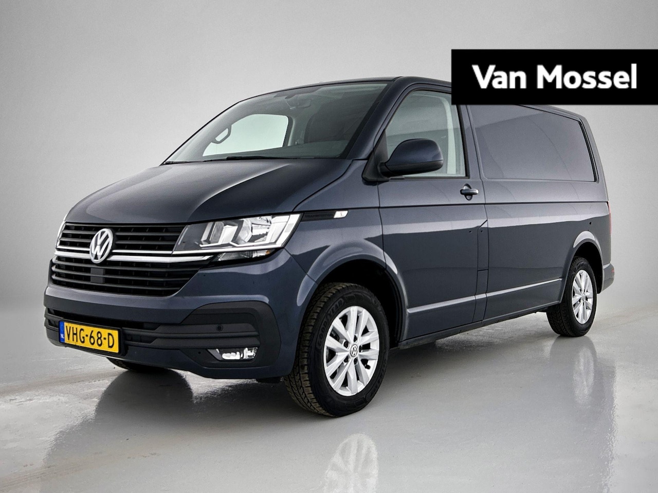 Volkswagen Transporter - 2.0 TDI L1H1 Highline | Automaat | Navigatie | Trekhaak | Parkeerhulp voor + achter | Crui - AutoWereld.nl