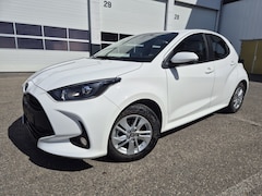 Toyota Yaris - 1.5 Hybrid 115 First Edition BELG SCHROEISCHADE RECHTS 18.500km