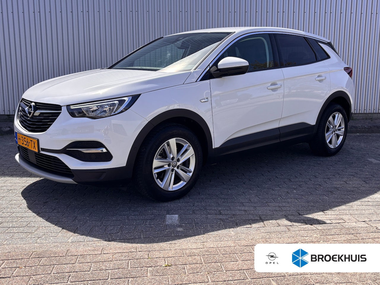 Opel Grandland X - Opel 1.2 Turbo Business Executive | Comfortstoel(en) | Cruise control | DAB ontvanger - AutoWereld.nl