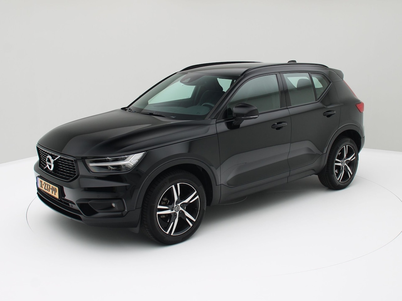 Volvo XC40 - 1.5 T2 R-Design Automaat 131pk - AutoWereld.nl