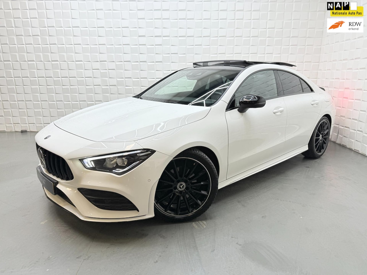 Mercedes-Benz CLA-Klasse - 180 AMG PANO SFEER NIGHT CAM NAP - AutoWereld.nl
