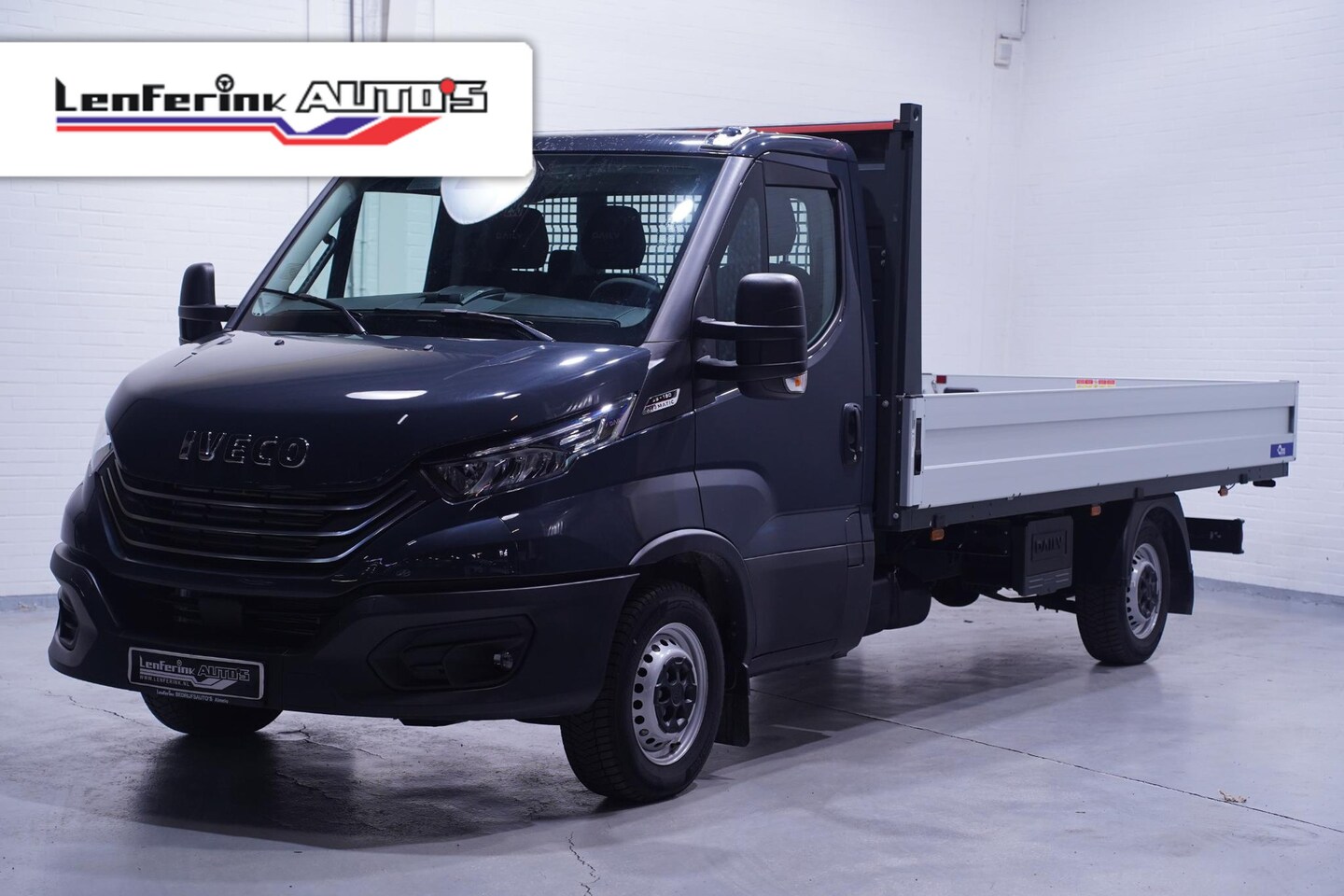 Iveco Daily - 35S18 180 pk Aut. Pick Up / Open Laadbak Airpro Luchtvering, Navi, Adapt. Cruise, Trekhaak - AutoWereld.nl