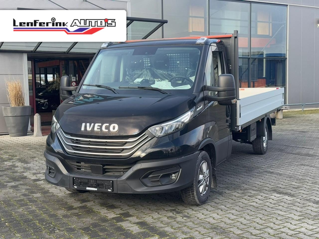 Iveco Daily - 35S18 180 pk Aut. Pick Up / Open Laadbak Airpro Luchtvering, 16" LMV, Navi, Trekhaak 3.500 - AutoWereld.nl
