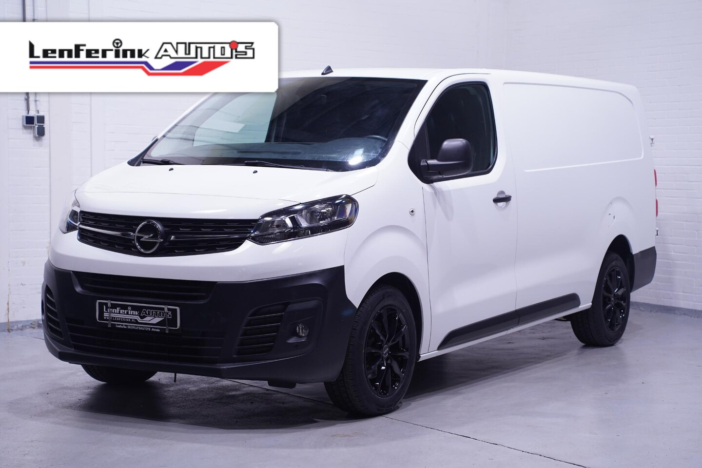 Opel Vivaro - 2.0 CDTi 122 pk L3H1 Airco, Dodehoek Assist, Apple Carplay, Cruise Control, Laadruimte Pak - AutoWereld.nl