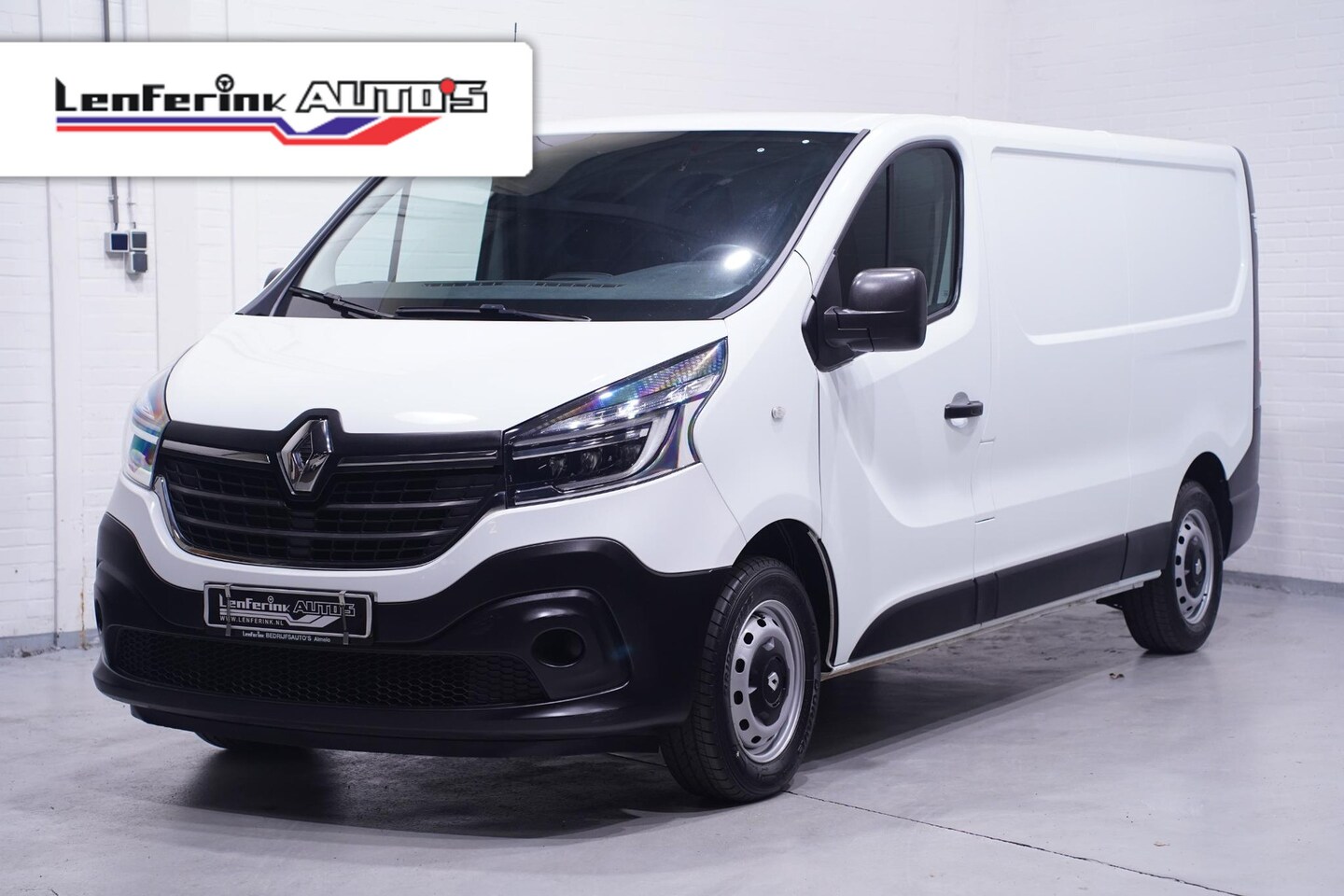 Renault Trafic - 2.0 dCi 120 pk L2H1 Airco, LED Koplampen Laadruimte Pakket, PDC achter, 3-Zits - AutoWereld.nl