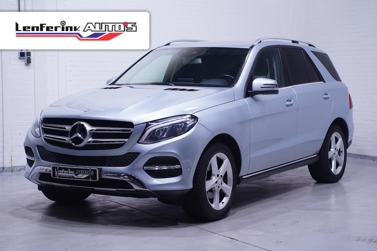 Mercedes-Benz GLE-Klasse - 350d 4 Matic Grijs Kenteken 2-Zits Navi, Camera Trekhaak Wegklapbaar 3.500 kg, Leder Zwart - AutoWereld.nl