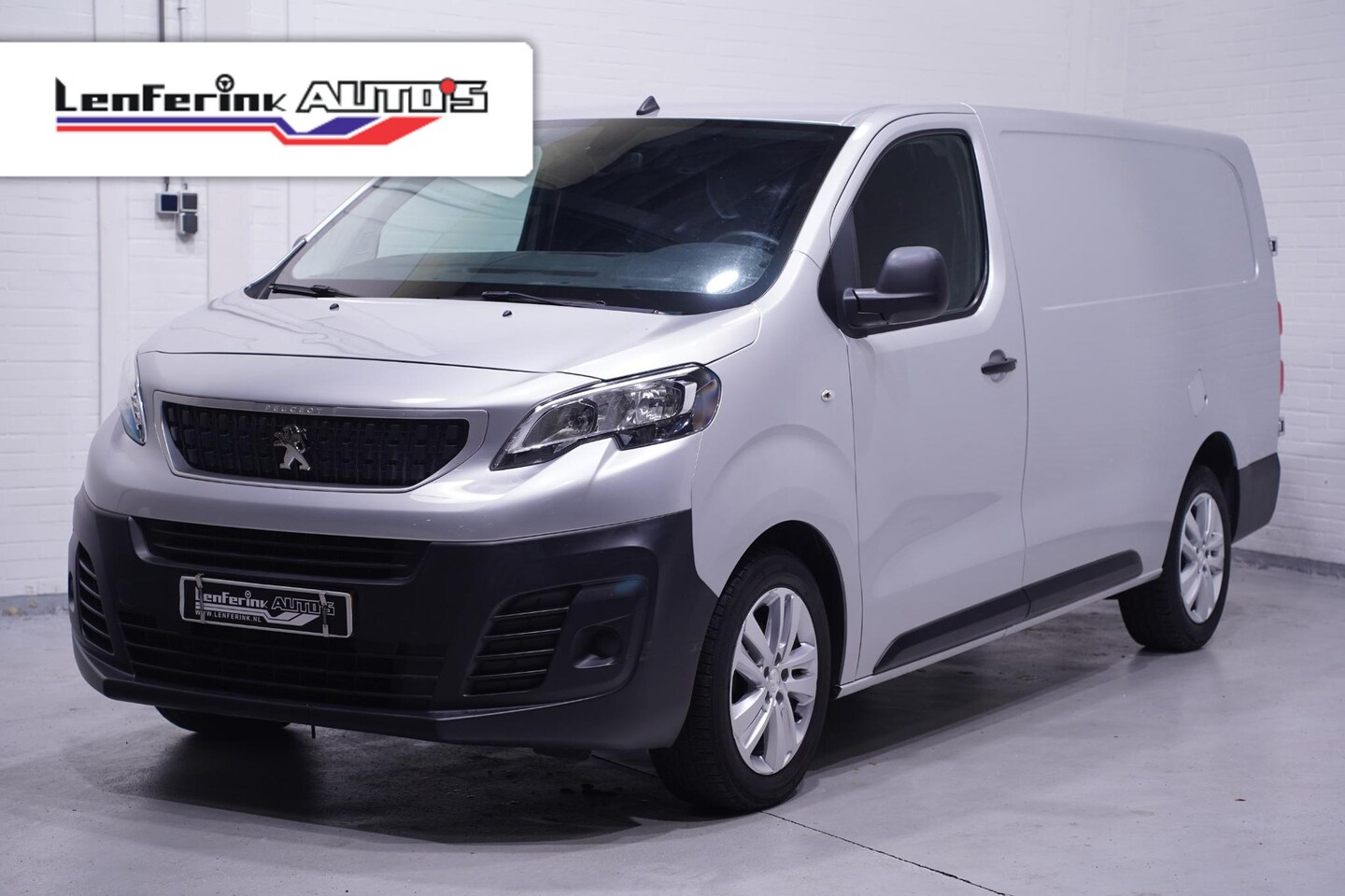 Peugeot Expert - 2.0 HDI 122 pk L3 Navi, Trekhaak, 17" LMV Airco, PDC achter, Multistuur, 3-Zits - AutoWereld.nl