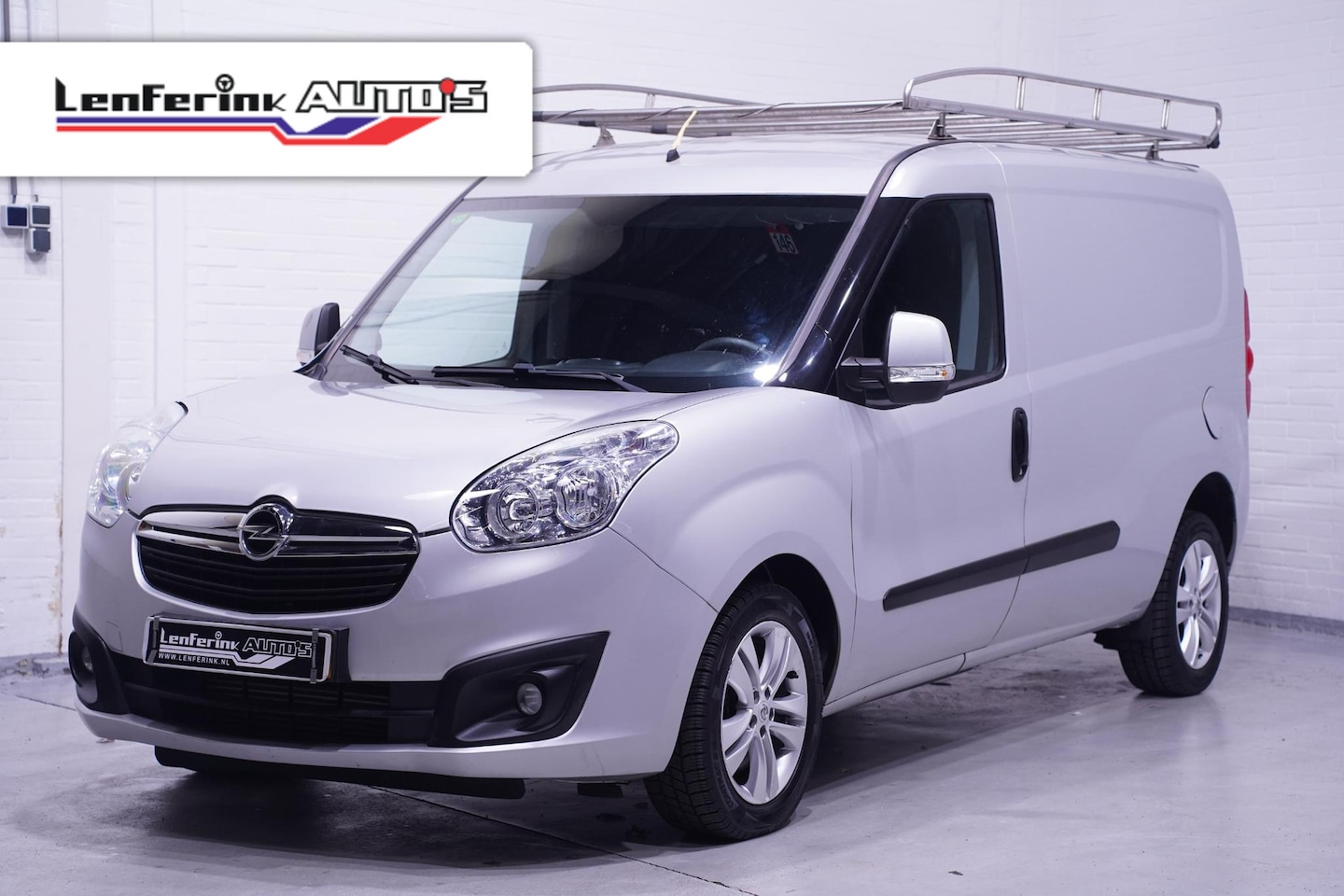 Opel Combo - 1.6 CDTi 105 pk L2H1 Sport Airco, Imperiaal Trekhaak, 16" LMV, Cruise Control, NAP, NL Aut - AutoWereld.nl