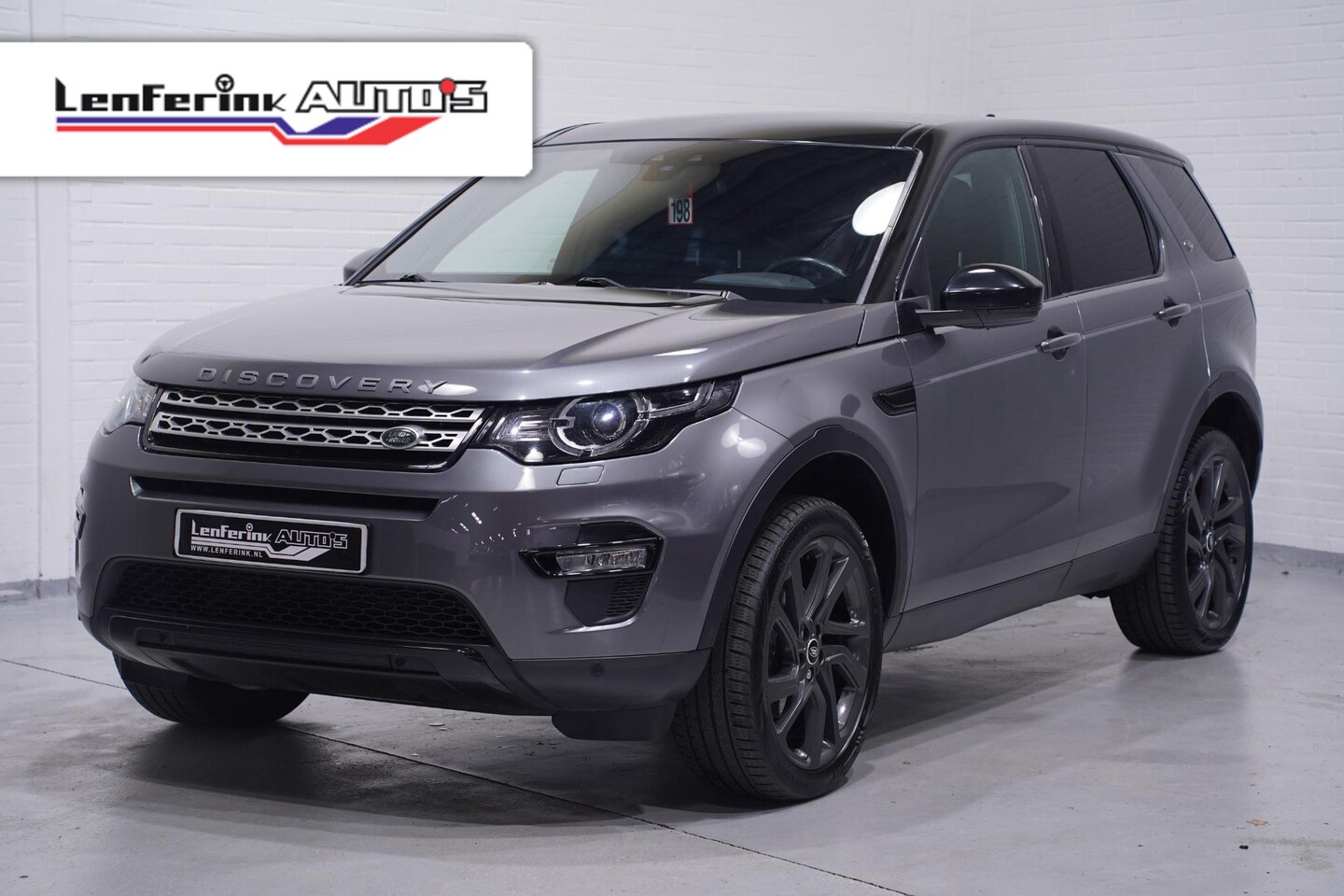 Land Rover Discovery Sport - 2.0 TD4 150 pk Grijs Kenteken 2-Zits Navi, Camera, Leder Zwart, 20" LMV, Elek. Stoelen - AutoWereld.nl