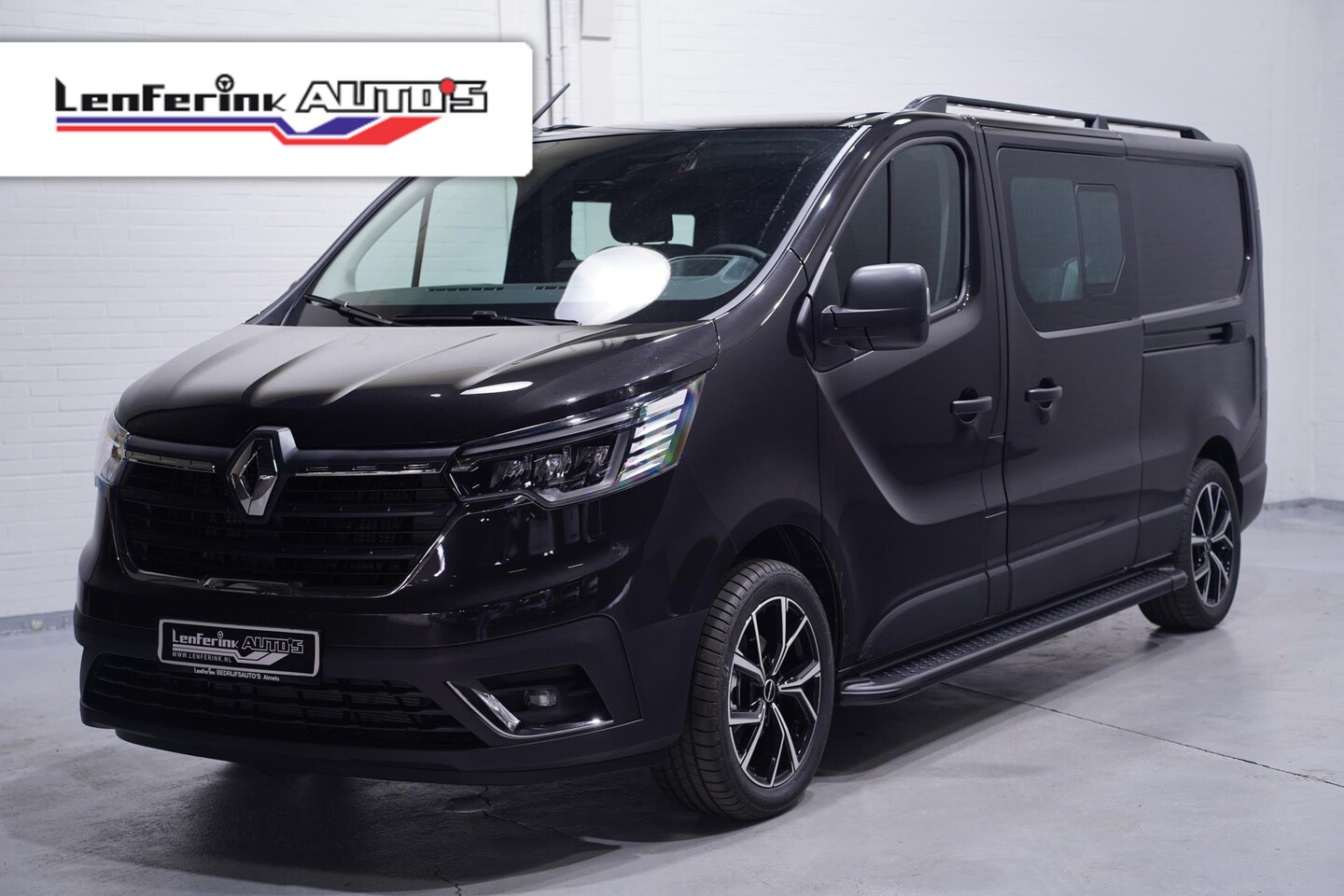 Renault Trafic - 2.0 DCi 170 pk Dubbel Cabine Aut. Navi, 18" LMV 2x Schuifdeur, LED Koplampen, Dakrails, Tr - AutoWereld.nl