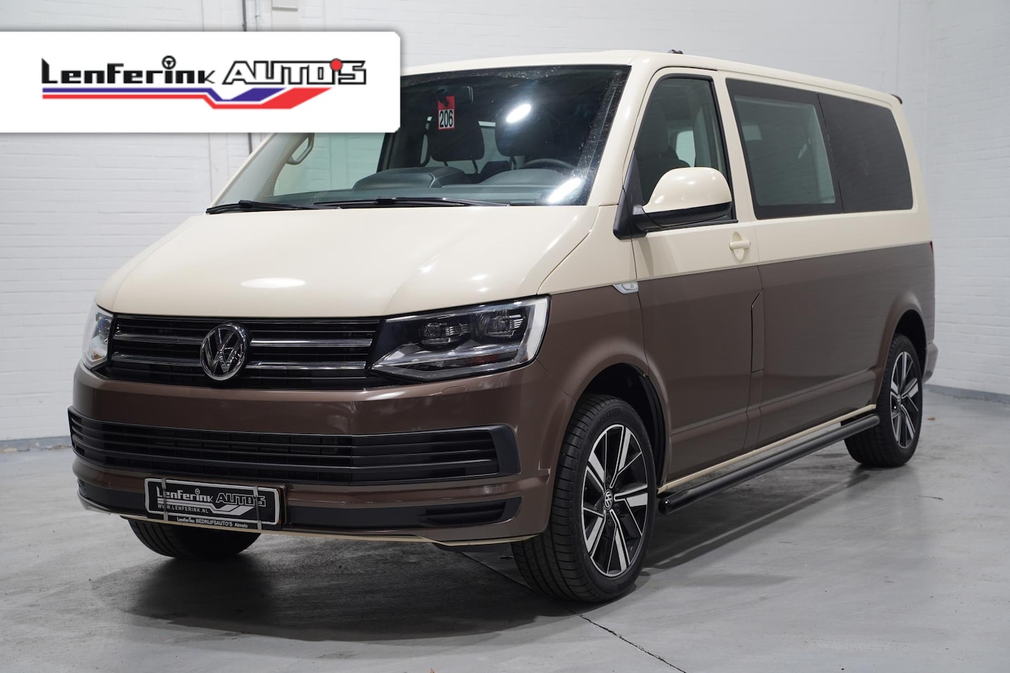 Volkswagen Transporter - 2.0 TDI 150 pk Dubbel Cabine Two Tone Bruin Airco ECC, Camera, 18" LMV, LED Koplampen, Sid - AutoWereld.nl