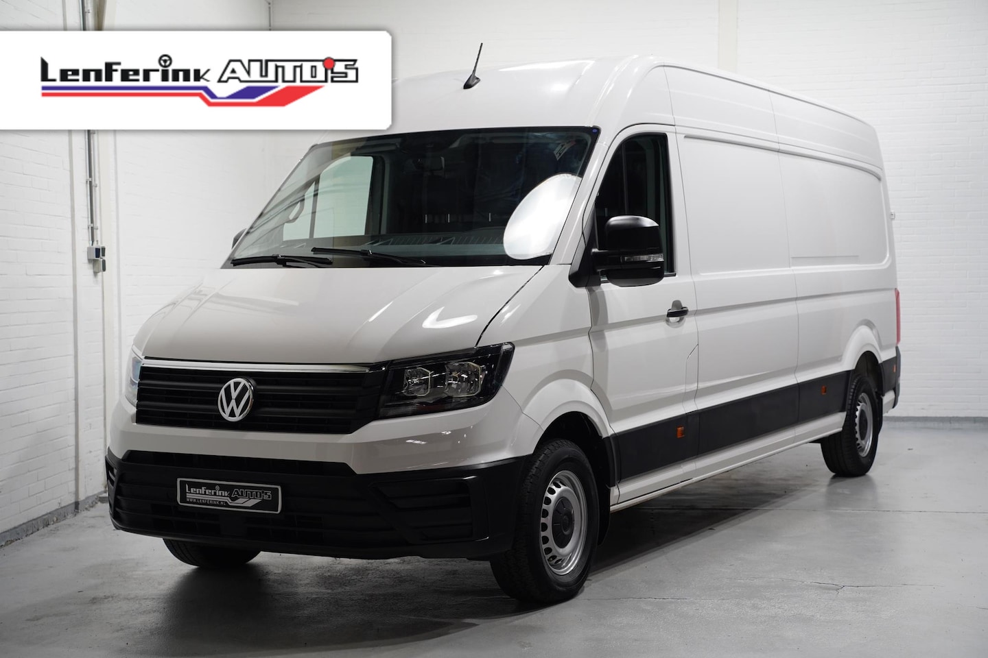 Volkswagen Crafter - 2.0 TDI 140 pk L4H3 Airco, Cruise Control Laadruimte Pakket, 3-Zits, Slechts 22 dkm - AutoWereld.nl