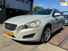 Volvo V60 - 2.0 D3 Kinetic TopAuto Navi Cruise Airco