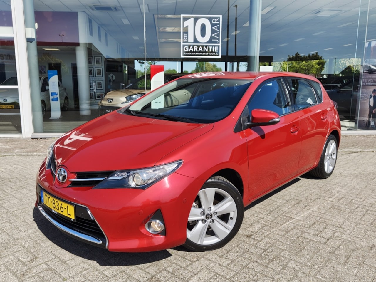 Toyota Auris - 1.6 Dynamic | Sensoren v/a | Navi | Stoelverwarming | Cruise Con - AutoWereld.nl