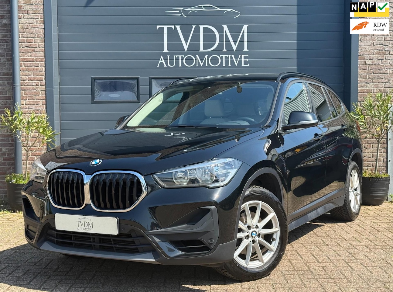BMW X1 - SDrive18i Executive Leder, Navi, Climate - AutoWereld.nl