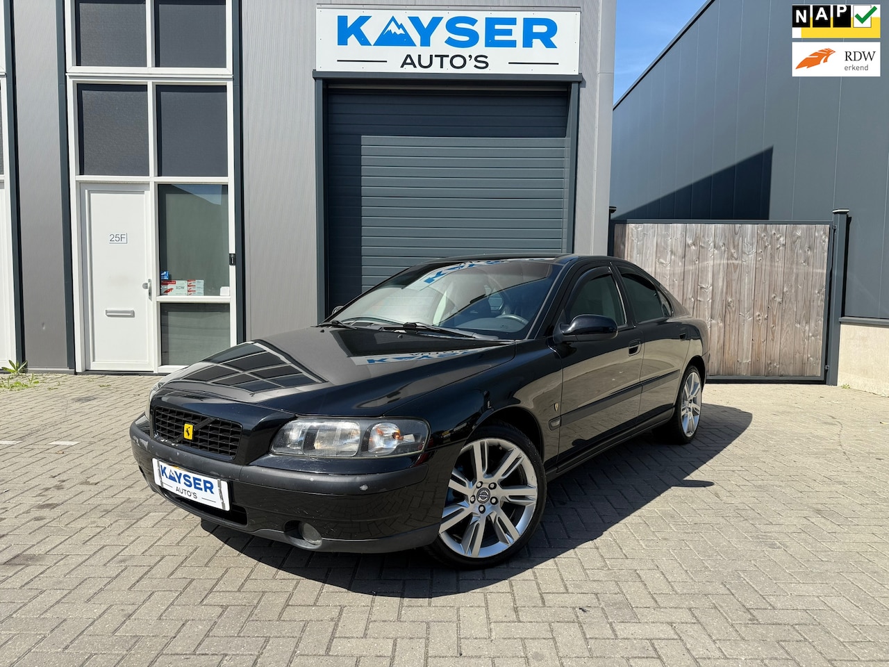 Volvo S60 - 2.4 AUT 18" LM Cruise Airco Trekhaak Leder Sportuitlaat - AutoWereld.nl