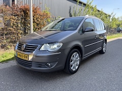 Volkswagen Touran - 1.4 TSI Highline Business / AUTOMAAT / NAVI / CRUISE