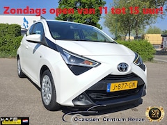 Toyota Aygo - 1.0 VVT-i x-play, Camera Carplay Trekhaak Zondag OPEN