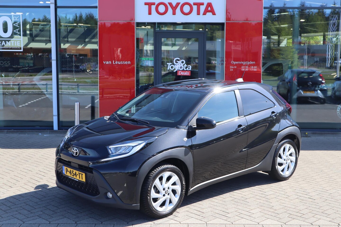 Toyota Aygo X - FIRST APPLE/ANDROID LM-VELGEN CLIMA AD-CRUISE CAMERA PRIVACY-GLASS 1e EIGENAAR NL-AUTO - AutoWereld.nl