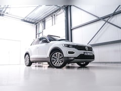 Volkswagen T-Roc - 1.5 TSI Sport | Panorama | Virtual cockpit | Adaptive cruise | Trekhaak | NL auto | Lease
