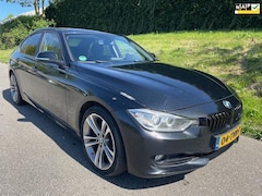 BMW 3-serie - 320i High Executive - Automaat - Leder -Navi - PDC