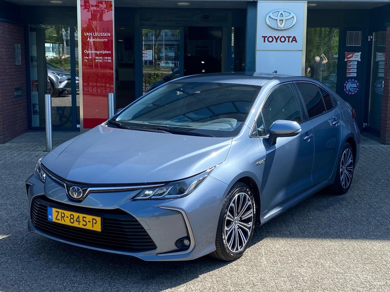 Toyota Corolla - Sedan 1.8 Hybrid FIRST EDITION APPLE/ANDROID CLIMA CAMERA AD-CRUISE NAVI 17'' LM-VELGEN - AutoWereld.nl