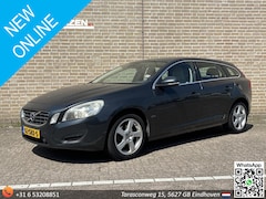 Volvo V60 - 2.0 D3 Momentum Automaat | Leder | Climate | Cruise | Navi | PDC | Stoelverwarming |