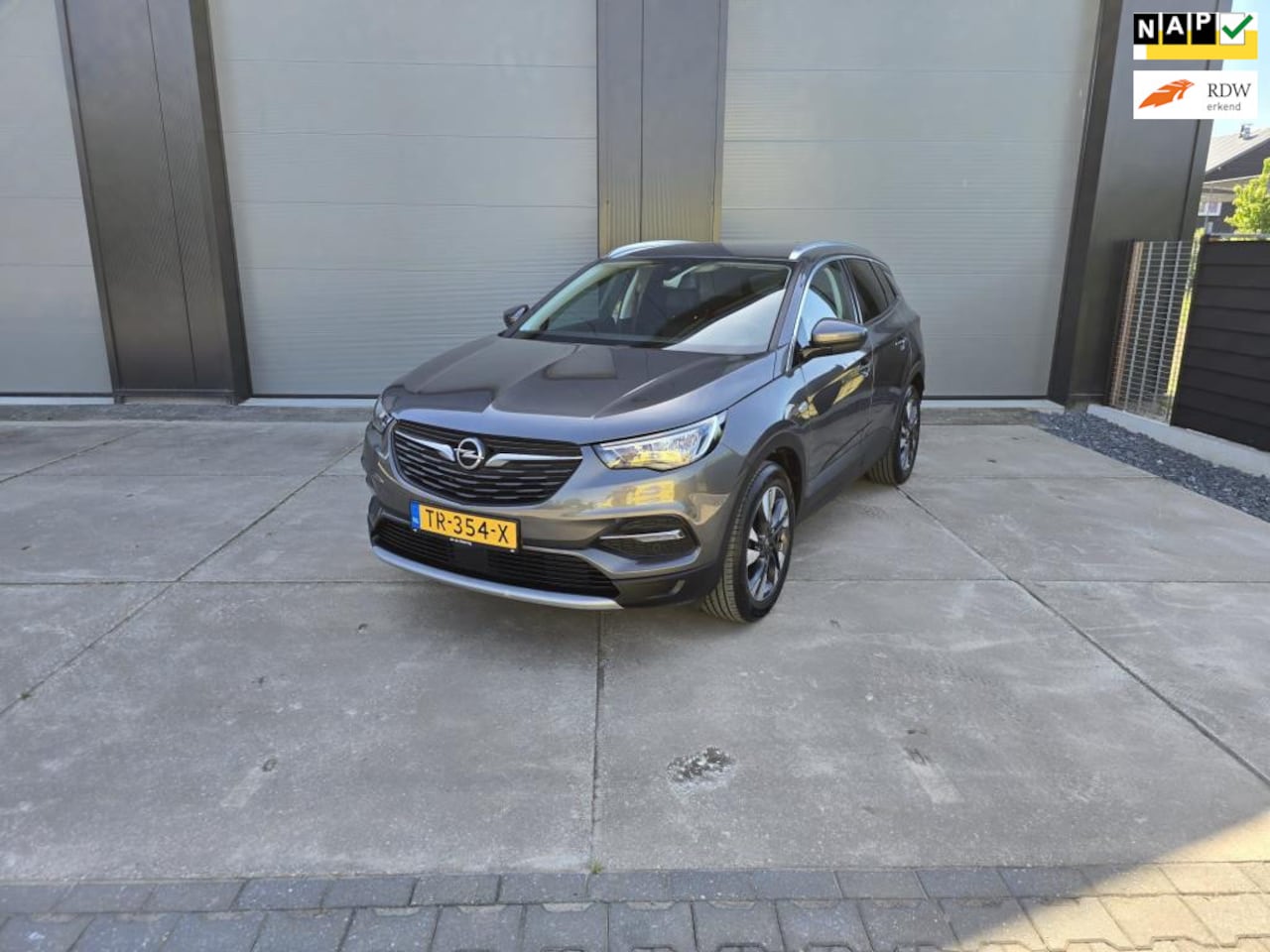 Opel Grandland X - 1.2 Turbo Business Executive 1.2 Turbo Business Executive - AutoWereld.nl