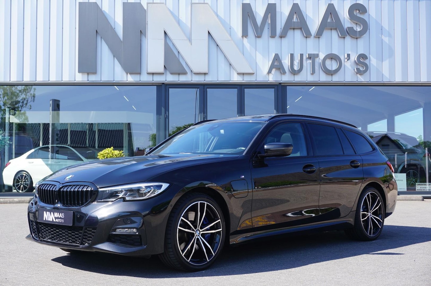 BMW 3-serie Touring - 330e High Executive M-Sport - AutoWereld.nl