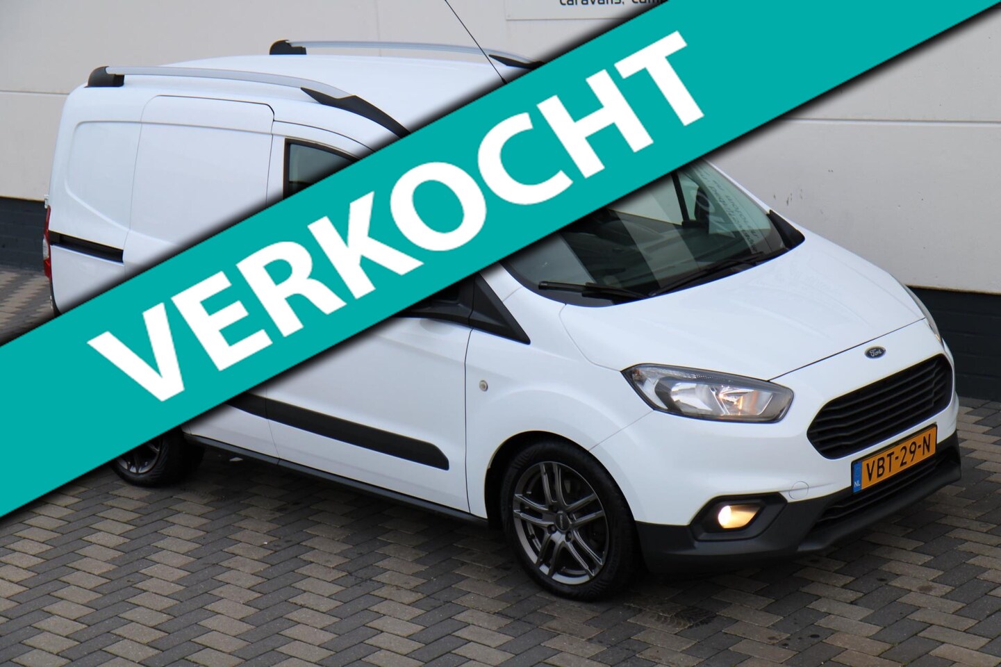 Ford Transit Courier - 1.5 TDCI 100PK Airco Nav Camera Apple ! - AutoWereld.nl