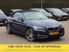 BMW 2-serie Cabrio - 228i M Sport / Trekhaak / Leder / 18'' / Windscherm / Parkeerhulp V+A / Stuurverwarming /