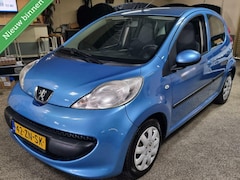 Peugeot 107 - 1.0-12V XS Urban Move 5 drs. elektrische pakket