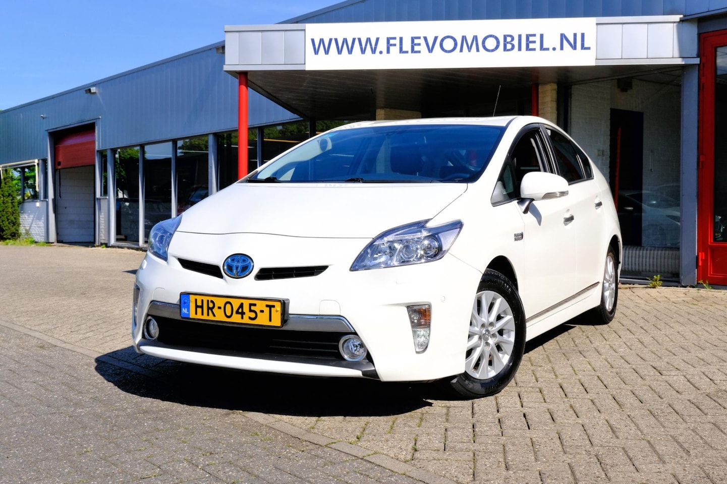 Toyota Prius - 1.8 Plug-in Executive Business Aut. Leder|Navi|Cam|JBL|HUD|Enz! - AutoWereld.nl
