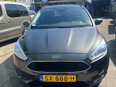 Ford Focus Wagon - 1.0 Lease Edition mooie complete auto oa. Stoel en stuur verwarming en apple carplay