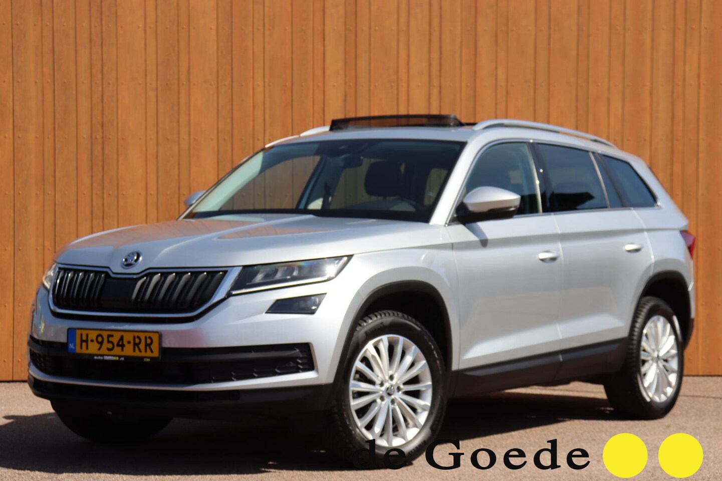 Skoda Kodiaq - 1.5 TSI Business Edition org.NL schuifdak h.leer+vw camera adapt.cruise canton - AutoWereld.nl