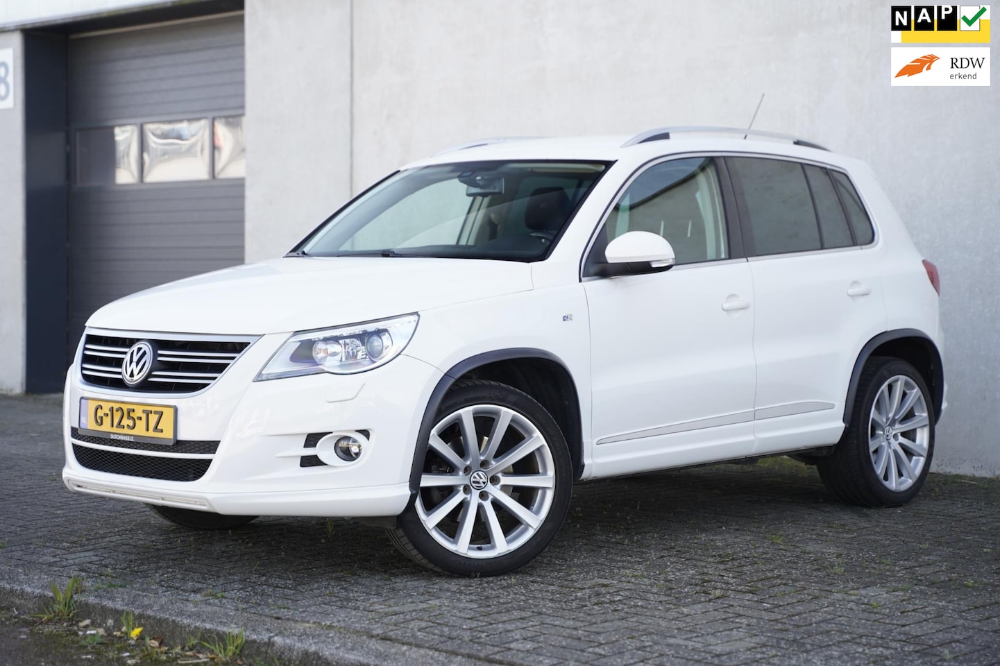 Volkswagen Tiguan - 2.0 TSI Sport&Style 4Motion, 19 inch, Bluetooth - AutoWereld.nl