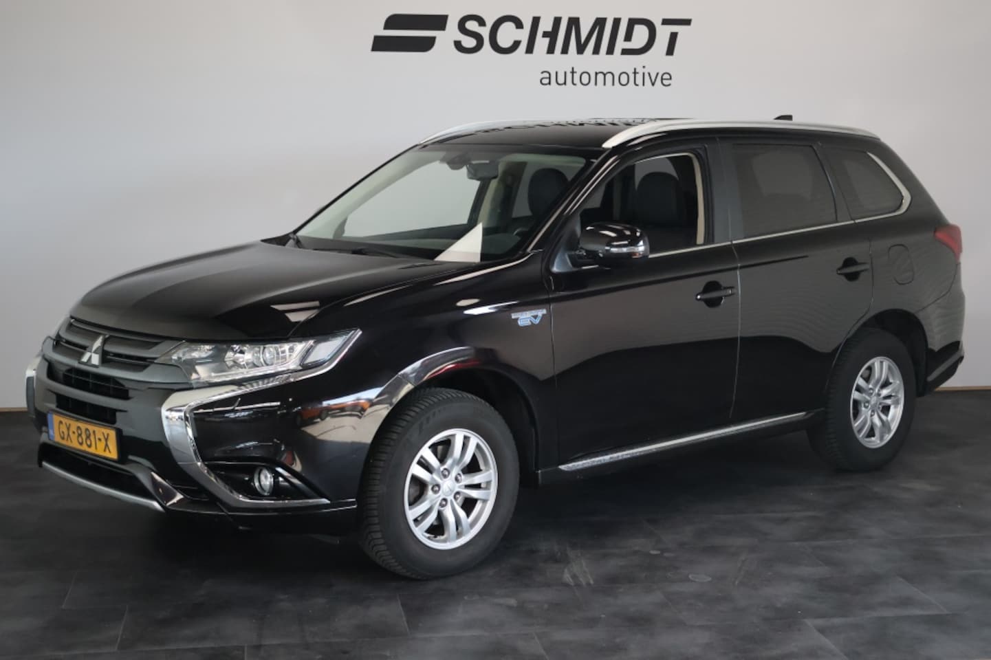 Mitsubishi Outlander - 2.0 PHEV Business 4WD | Trekhaak | Automaat - AutoWereld.nl