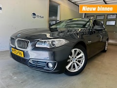 BMW 5-serie - 520xd Luxury Edition PANO HUD LEER TREKHAAK NETTE AUTO NAP APK