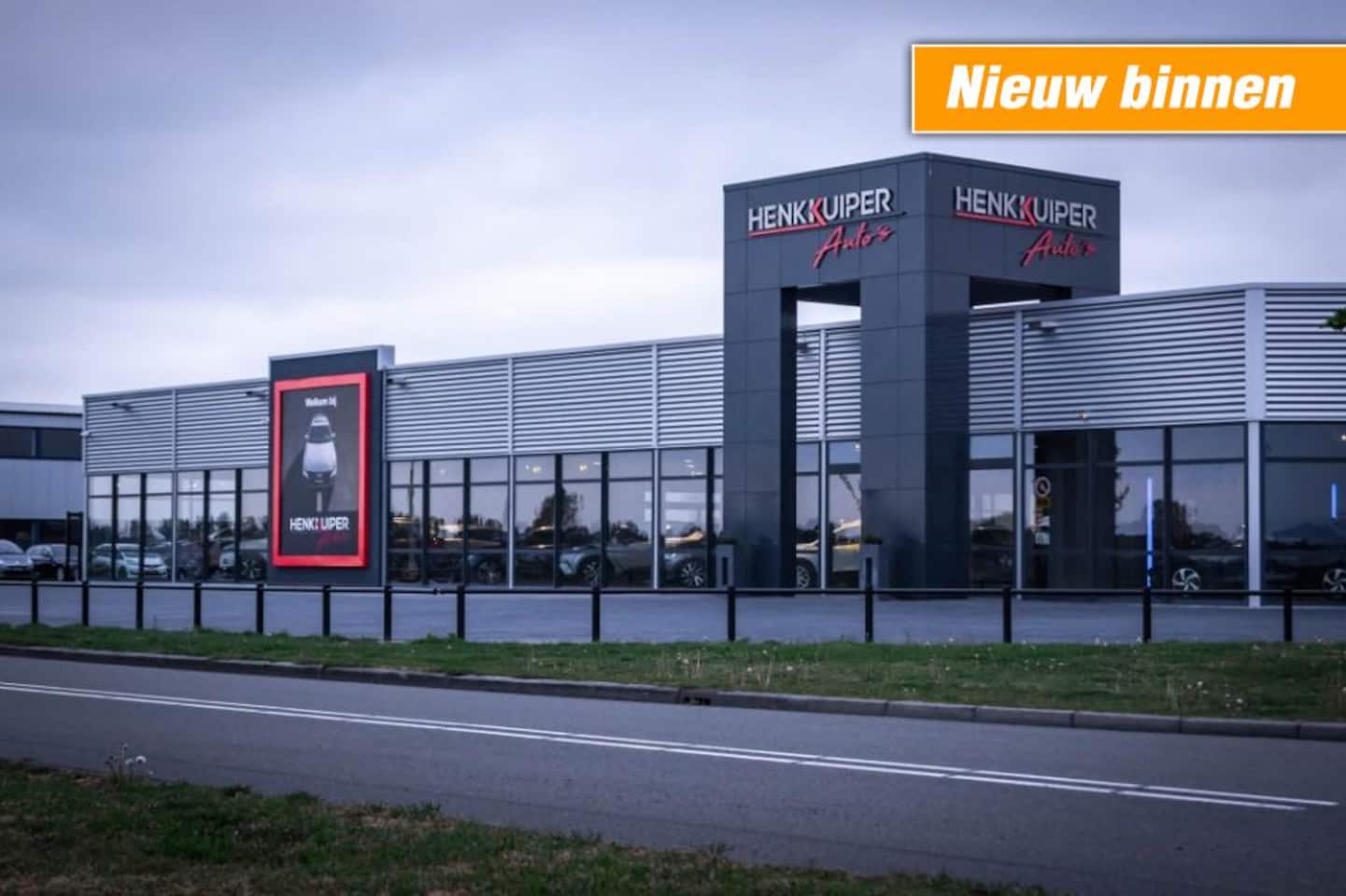 Skoda Karoq - 1.5 TSI DSG Sportline/  Trekhaak wegklb./ Camera / 19LM / Navi - AutoWereld.nl