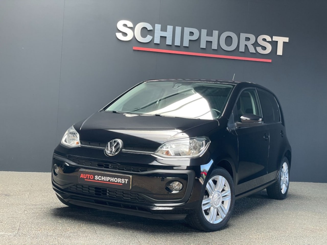 Volkswagen Up! - 1.0 BMT High-up 16920 km pdc cruise control 5 drs - AutoWereld.nl
